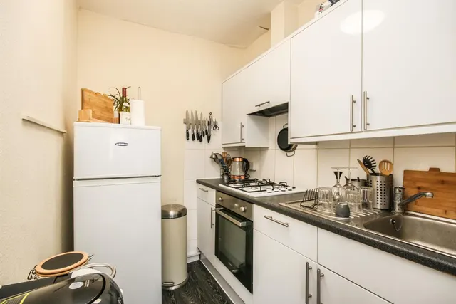 High Road, London, N22, photo 2