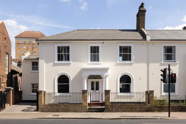 Wandsworth Road, London, SW8, photo 1