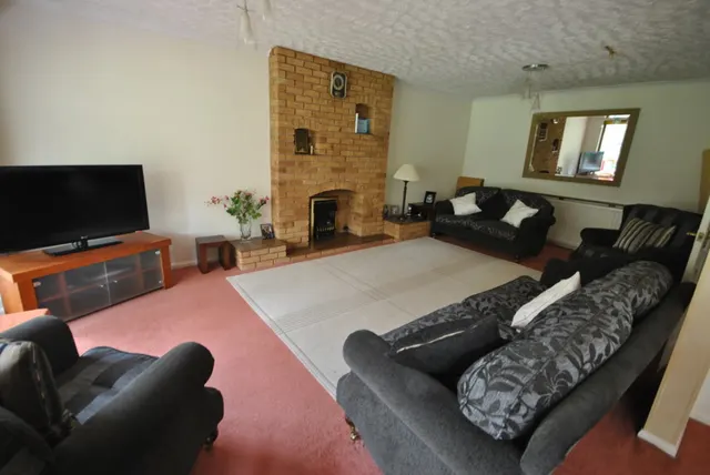 Photo 2 — Hawkeswell Close, Solihull