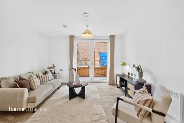 High Road, Finchley, N12, photo 1