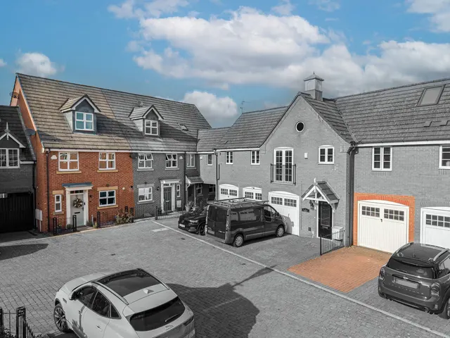 Fosse Close, Burbage, LE10, photo 1