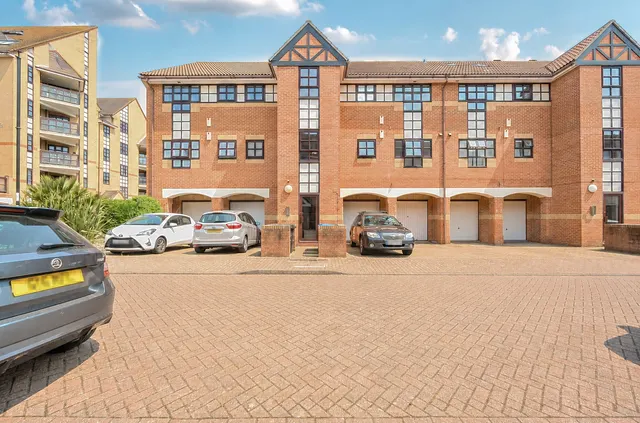 Emerald Quay, Shoreham-by-Sea, BN43, photo 1