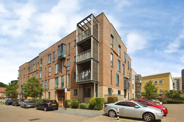 Mornington Close, London, NW9, photo 1