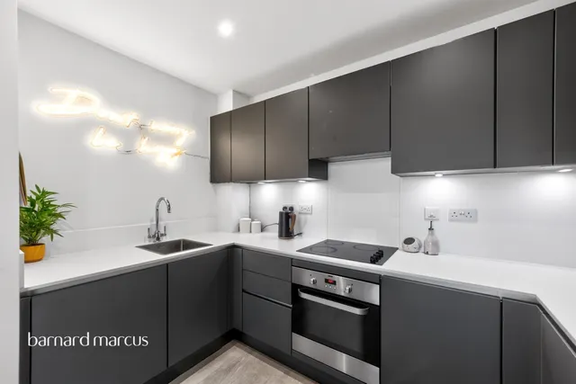 Lane, Hounslow, TW3, photo 2