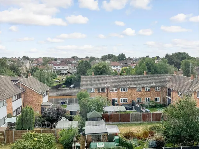 Victor Approach, Hornchurch, RM12, photo 2