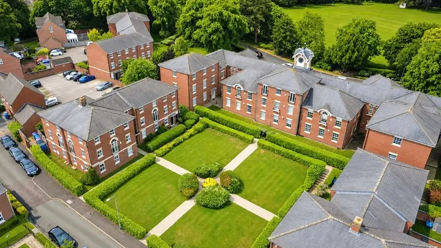 Kestrel Court, Burntwood, WS7, photo 1