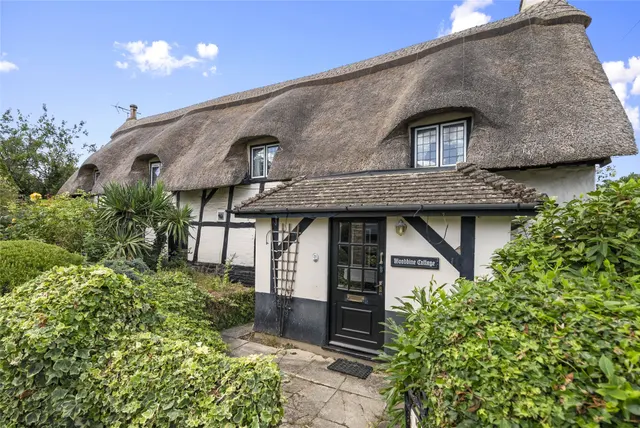 Stoke Road, Gloucestershire, Bishops Cleeve, GL52 8RP, photo 1