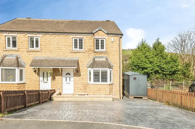 Banks Road, Linthwaite, Huddersfield, photo 1