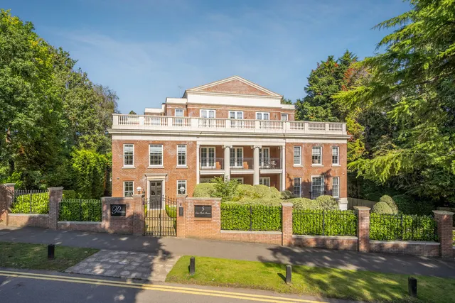 Esher Park Avenue, Esher, KT10, photo 1