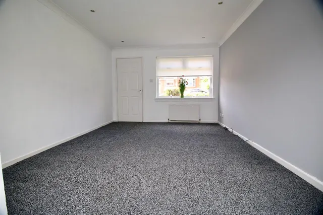 Photo 3 — Dunellan Gardens, Moodiesburn, G69 0GE
