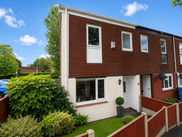 4 bedroom house — Compass Close, Murdishaw, Runcorn, WA7 6DL