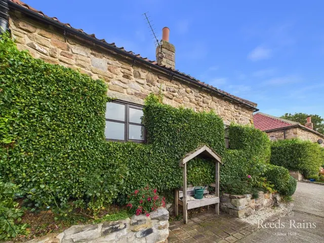 Commondale, Whitby, YO21, photo 3
