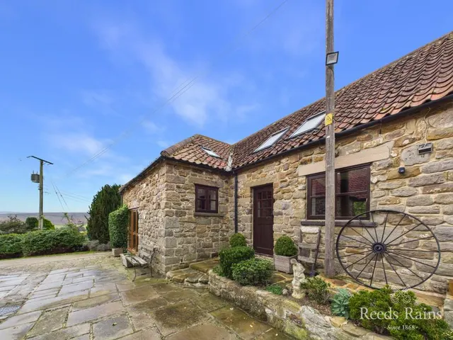 Commondale, Whitby, YO21, photo 1