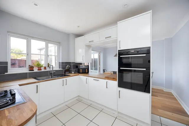Massey Road, Devizes, SN10, photo 2