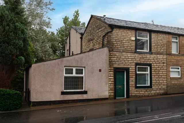 Whitworth Road, Rochdale OL12 6EZ, photo 1