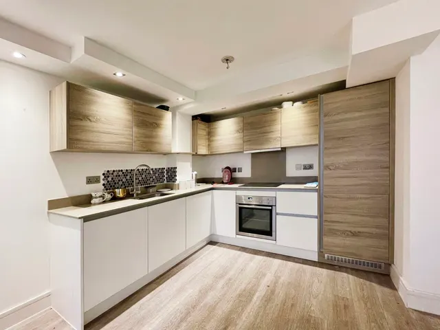 Station Road, HA8, photo 1