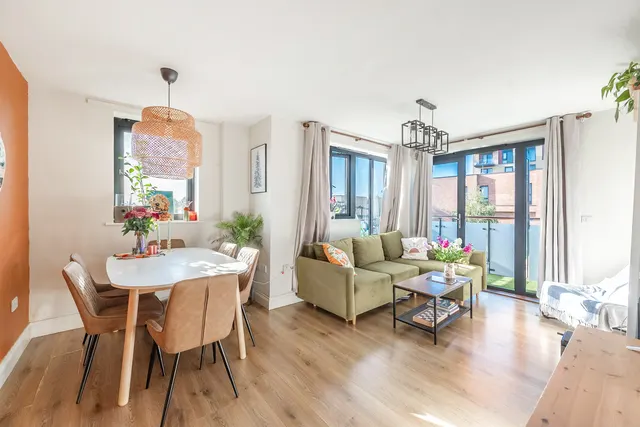 Edgware, HA8, photo 2