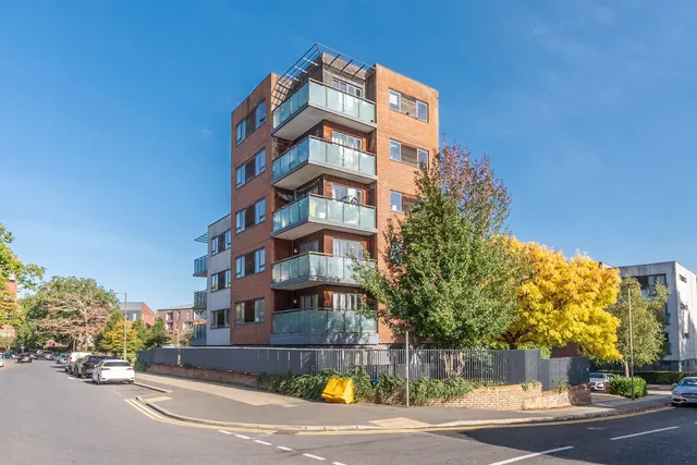 Edgware, HA8, photo 1