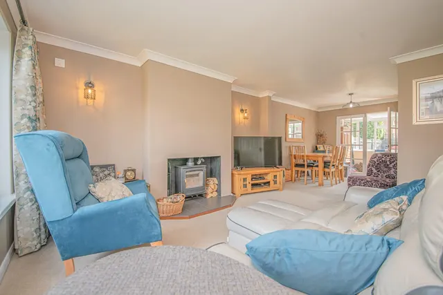 Dell Close, Fair Oak, SO50, photo 2