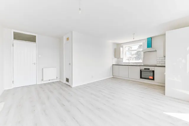 Photo 3 — Flat 14, Malatia, 78 St Augustines Avenue, South Croydon