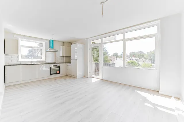 Photo 2 — Flat 14, Malatia, 78 St Augustines Avenue, South Croydon