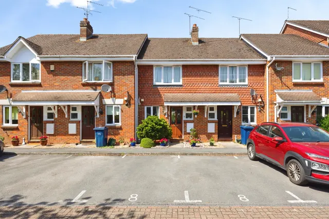 Brookmead Court, Farnham, GU9, photo 1