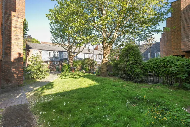 Photo 3 — Langdale Close, SE17