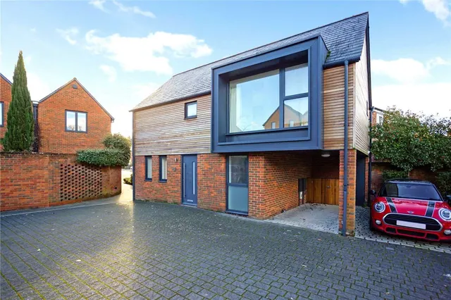 St. Valentines Close, Winchester, SO23, photo 1