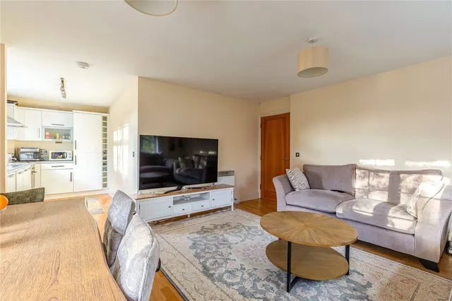 Brighton Road, Addlestone, KT15, photo 3