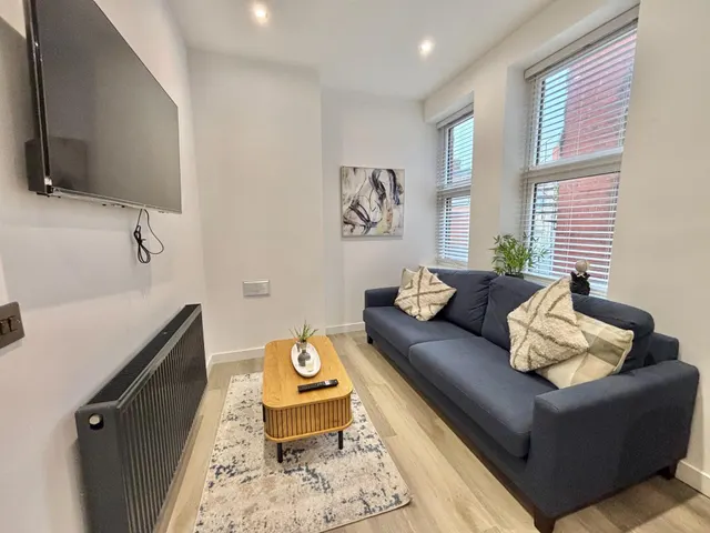 Silver Street, Bury, BL9, photo 2