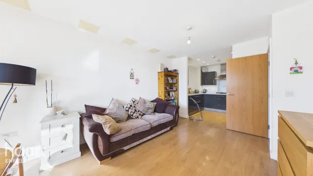 Watermill Lane, London, N18, photo 1