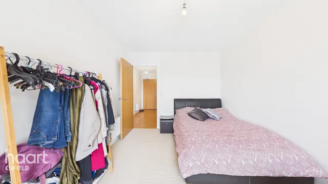Watermill Lane, London, N18, photo 3