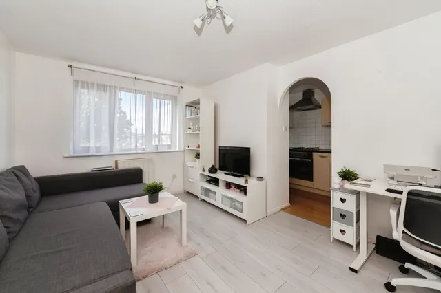 Photo 2 — Porter Close, Grays, Essex, RM20