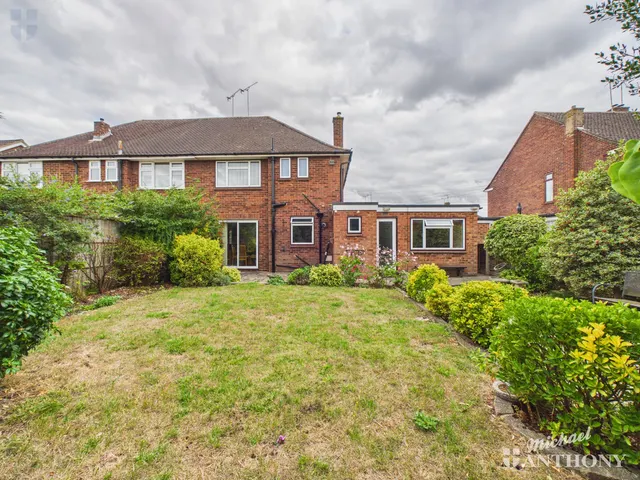 Photo 3 — Westmorland Avenue, Aylesbury, HP21 7HS