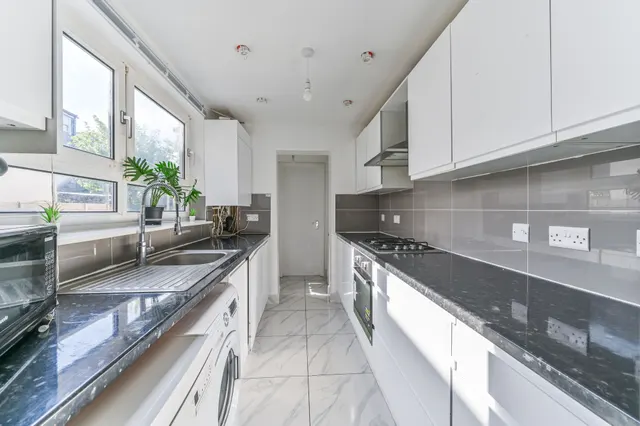 Photo 3 — 64 Portland Road, Kingston upon Thames
