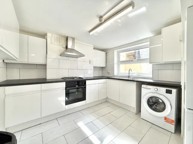 New Cross Road, New Cross, SE14, photo 2