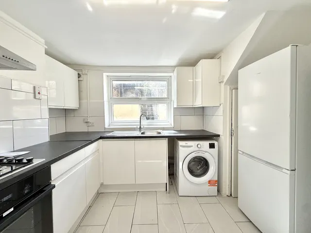 New Cross Road, New Cross, SE14, photo 3