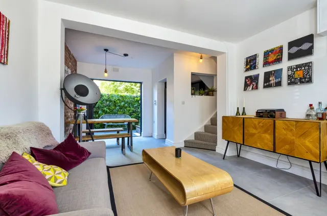 Shepherds Bush, Hammersmith & Fulham, W12, photo 1