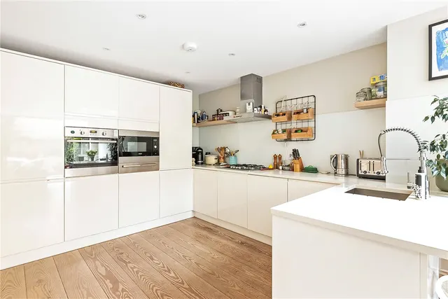 Trinity Road, London, SW17, photo 3