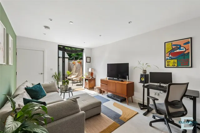 Summerhill Road, London, N15, photo 3