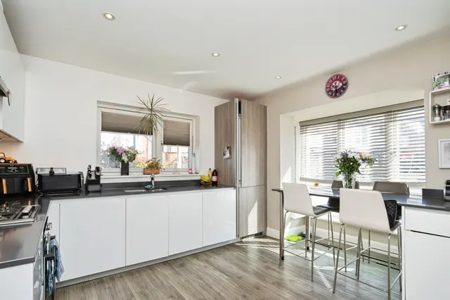 Photo 2 — Golding Road, Tunbridge Wells