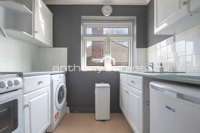 Photo 3 — Bellegrove Road, Welling