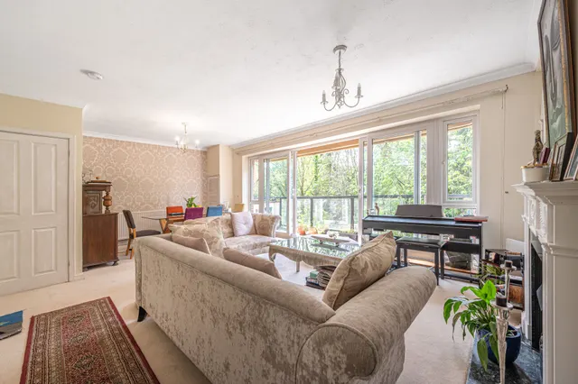 Photo 2 — 19 Foreland Court, Holders Hill Road, London