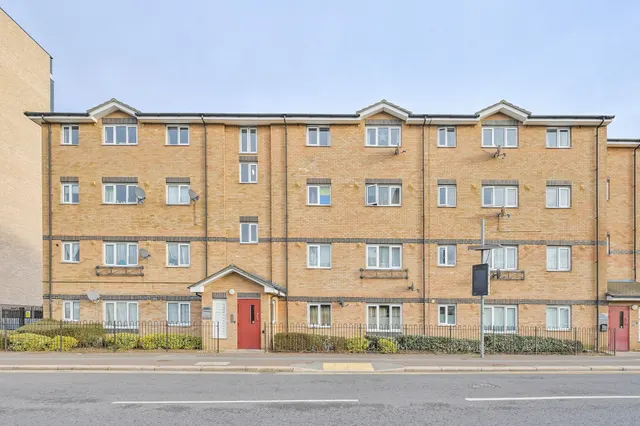 26 Royal Connaught Apartments, 8 Connaught Road, London, photo 1