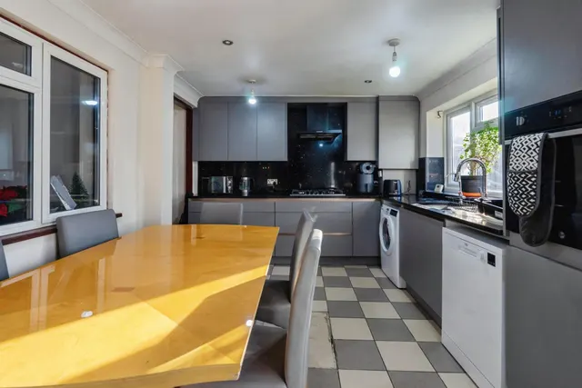 Tokyngton Avenue, Wembley, HA9, photo 3