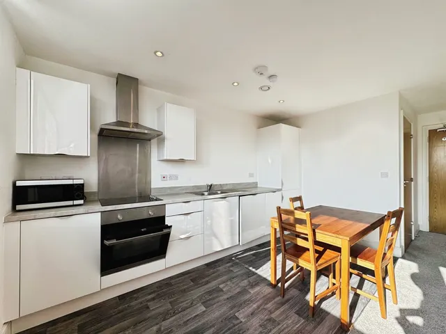 Fleming Way, Swindon, SN1, photo 2