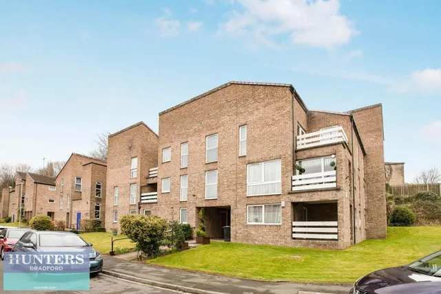 Frizley Gardens, Frizinghall, Bradford, West Yorkshire, BD9 4LY, photo 1