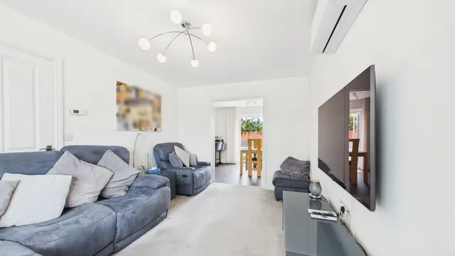 Photo 3 — Harrier Way, MARKET DEEPING, PE6