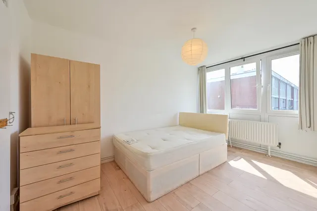 Photo 3 — 87 Ibsley Gardens, London