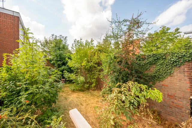 Photo 2 — 87 Ibsley Gardens, London